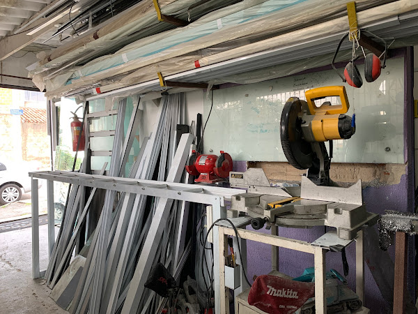 Foto 1 CARIOCA VIDROS BOX, ESQUADRIA DE ALUMINIOS E DECORAÇÕES