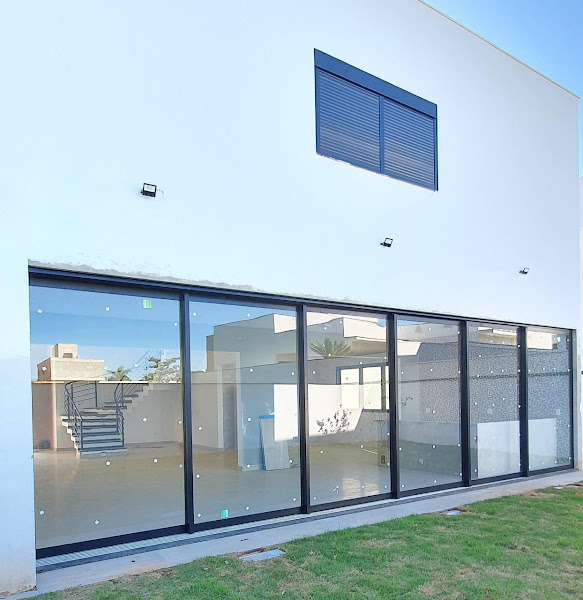 Foto 0 Medianeira Vidros e Esquadrias de Alumínio