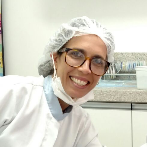 Dra. Flávia Fávero Xavier Laydner Dra. Flávia Fávero Xavier Laydner