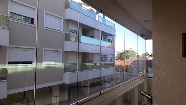 Foto 2 Vidraçaria Dimas Vidros Temperados Portas Janelas Box fechamento de Sacadas e manutenção em geral.