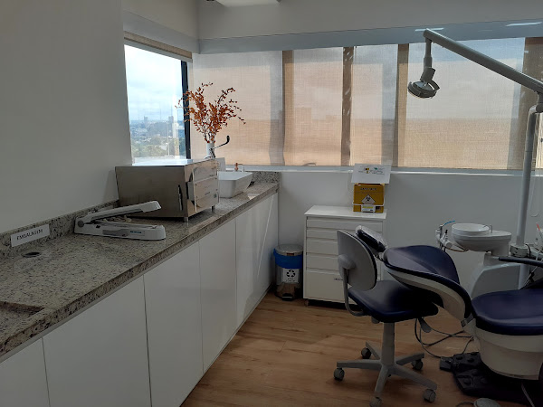 Foto 2 Lady Maia Dentista Foto 2 Lady Maia Dentista