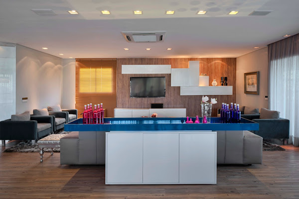 Foto 1 ronega & continuità: Móveis, Cadeiras, Mesas, Sofás, Cozinhas, Armários e Móveis em Fortaleza-CE