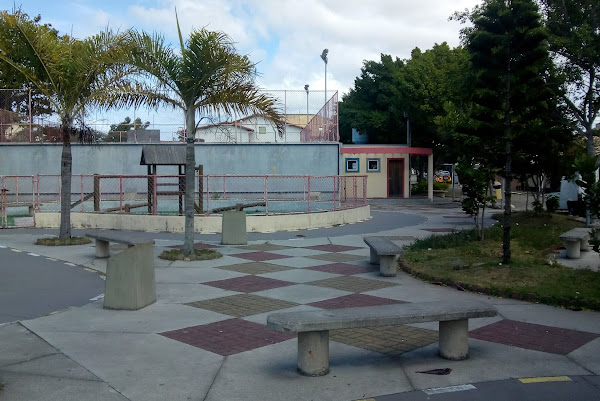 Praça Ayrton Senna (Senninha) Praça Ayrton Senna (Senninha)