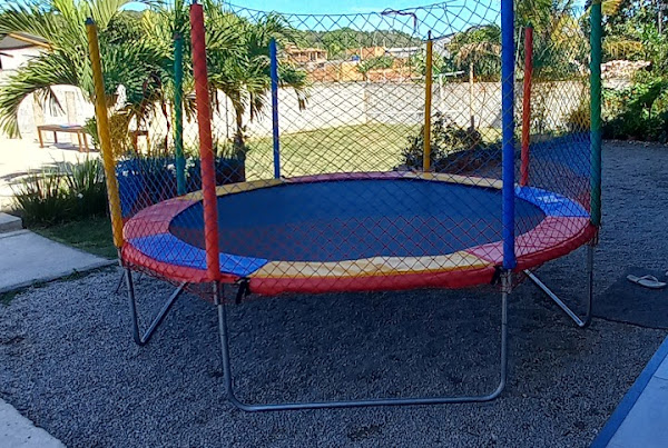 Zuka Aluguel de mesas e cadeiras, pula pula, casinha de bolinha, totó, tobogã Zuka Aluguel de mesas e cadeiras, pula pula, casinha de bolinha, totó, tobogã