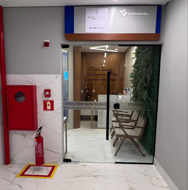 Dr. Pedro Soares - Clareamento e Implantes Dr. Pedro Soares - Clareamento e Implantes